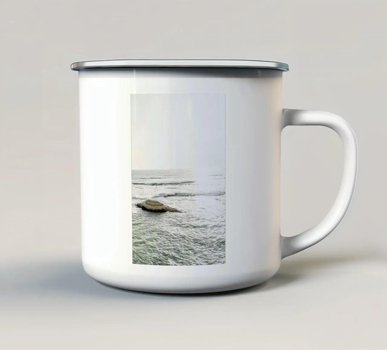 Scala Isle mug en émail de Chris Abatzis