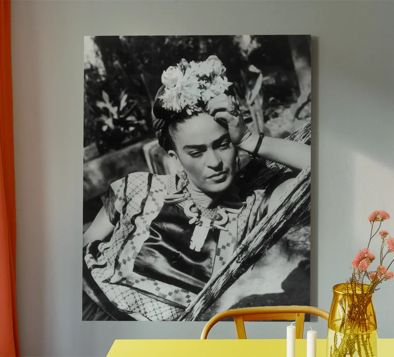 Frida Beautiful Vintage tela con Cornice a cassetta da Popo Photograph