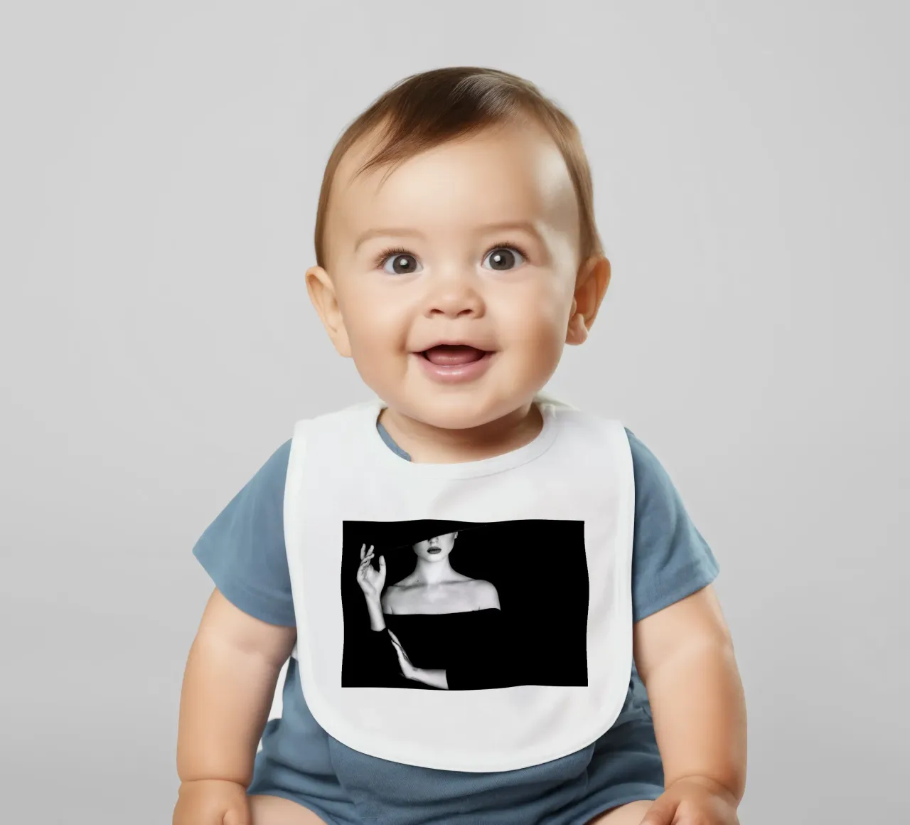 Mystique bavaglino da Runway Collective