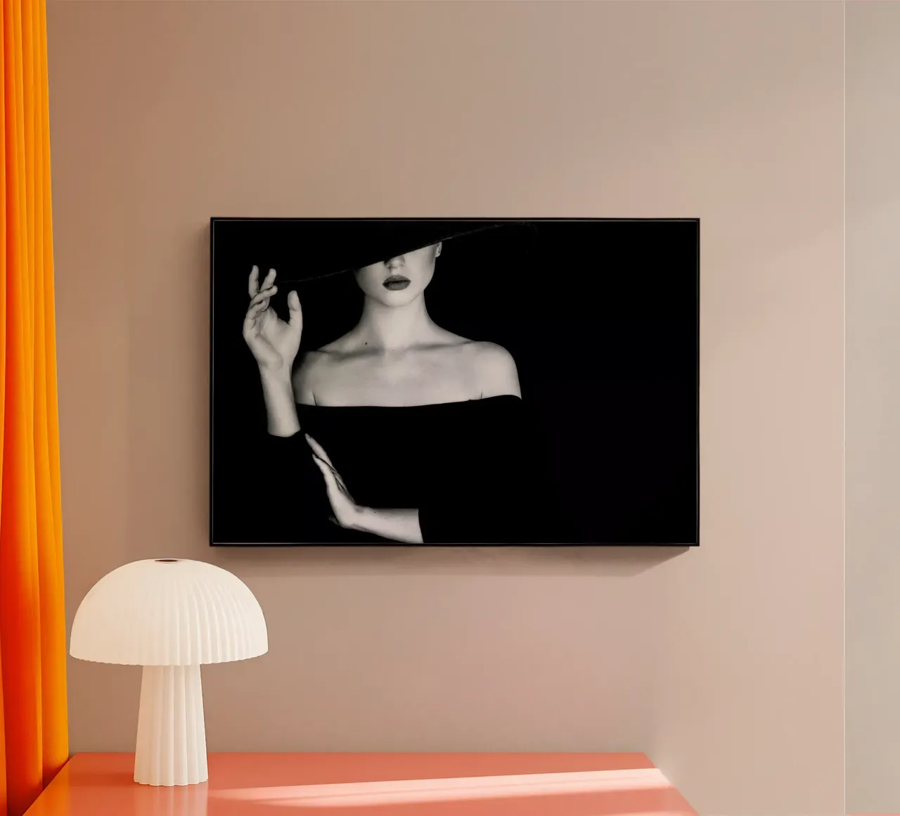 Mystique plexiglass da Runway Collective