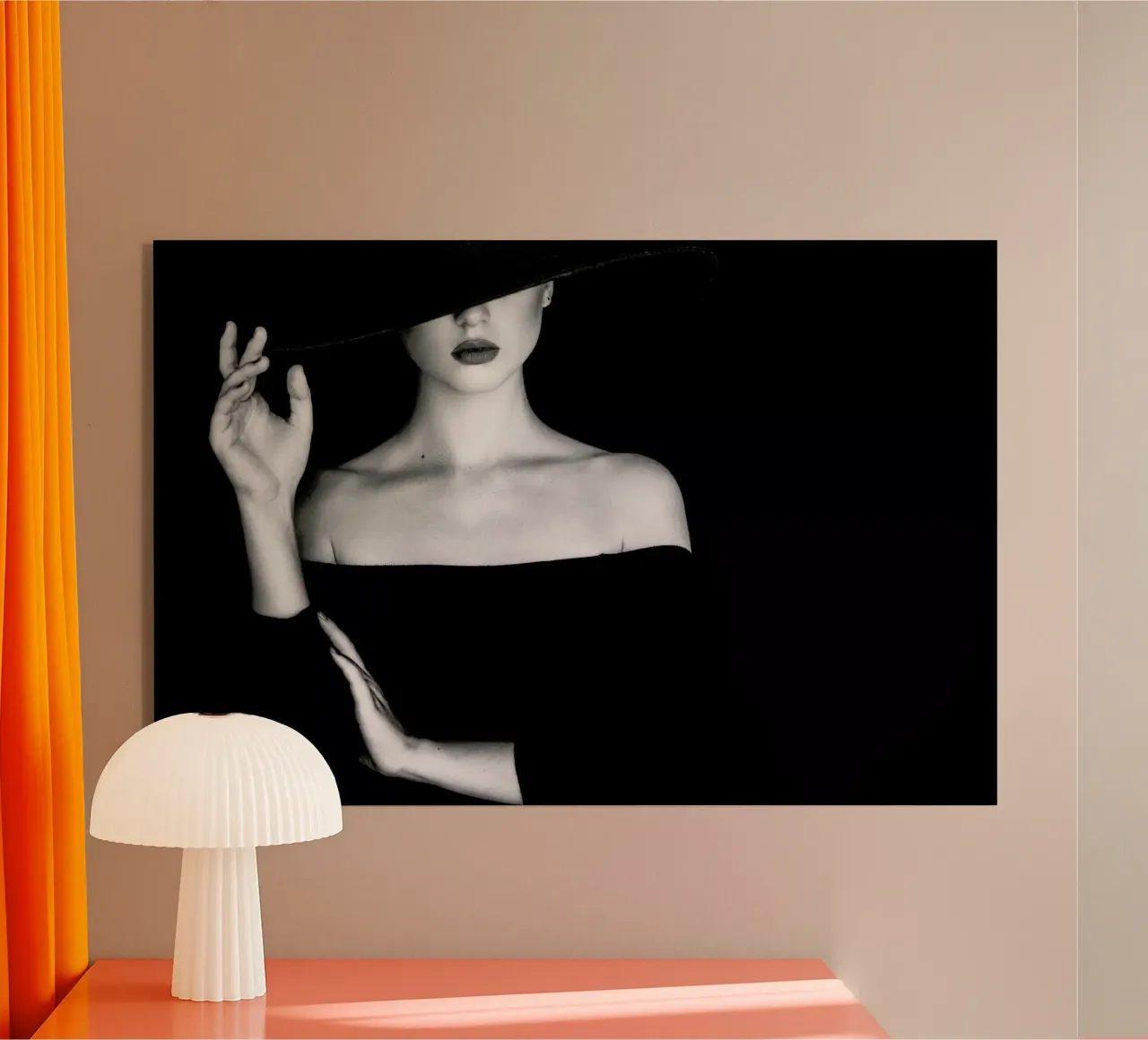 Mystique plexiglass da Runway Collective