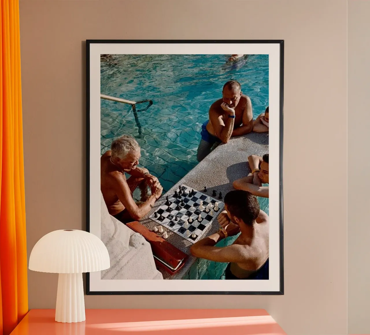 Checkmate Retro Print, Vintage Poster, Pool Print poster avec cadre en plastique de TheTravelClub