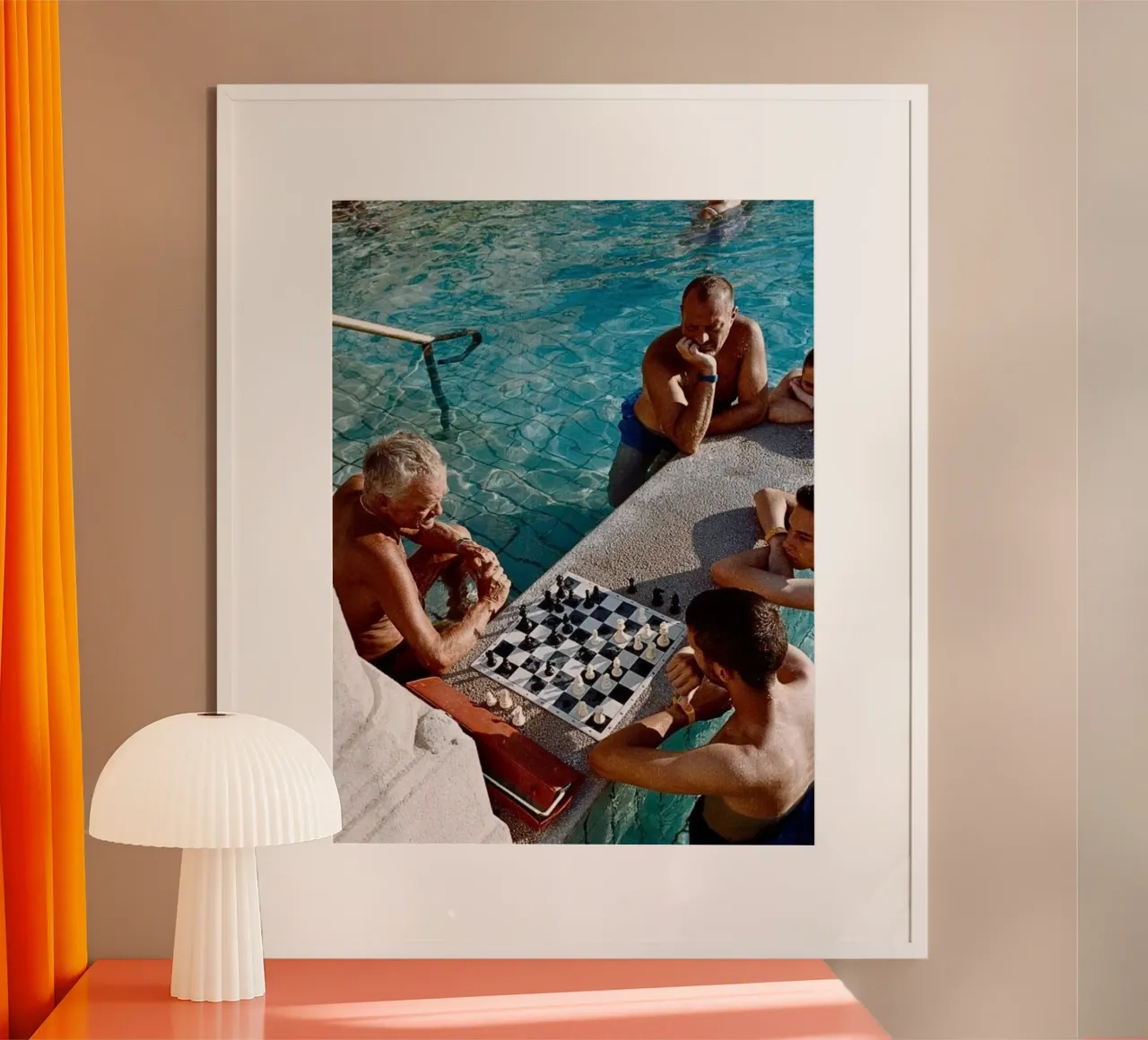 Checkmate Retro Print, Vintage Poster, Pool Print poster avec cadre en plastique de TheTravelClub