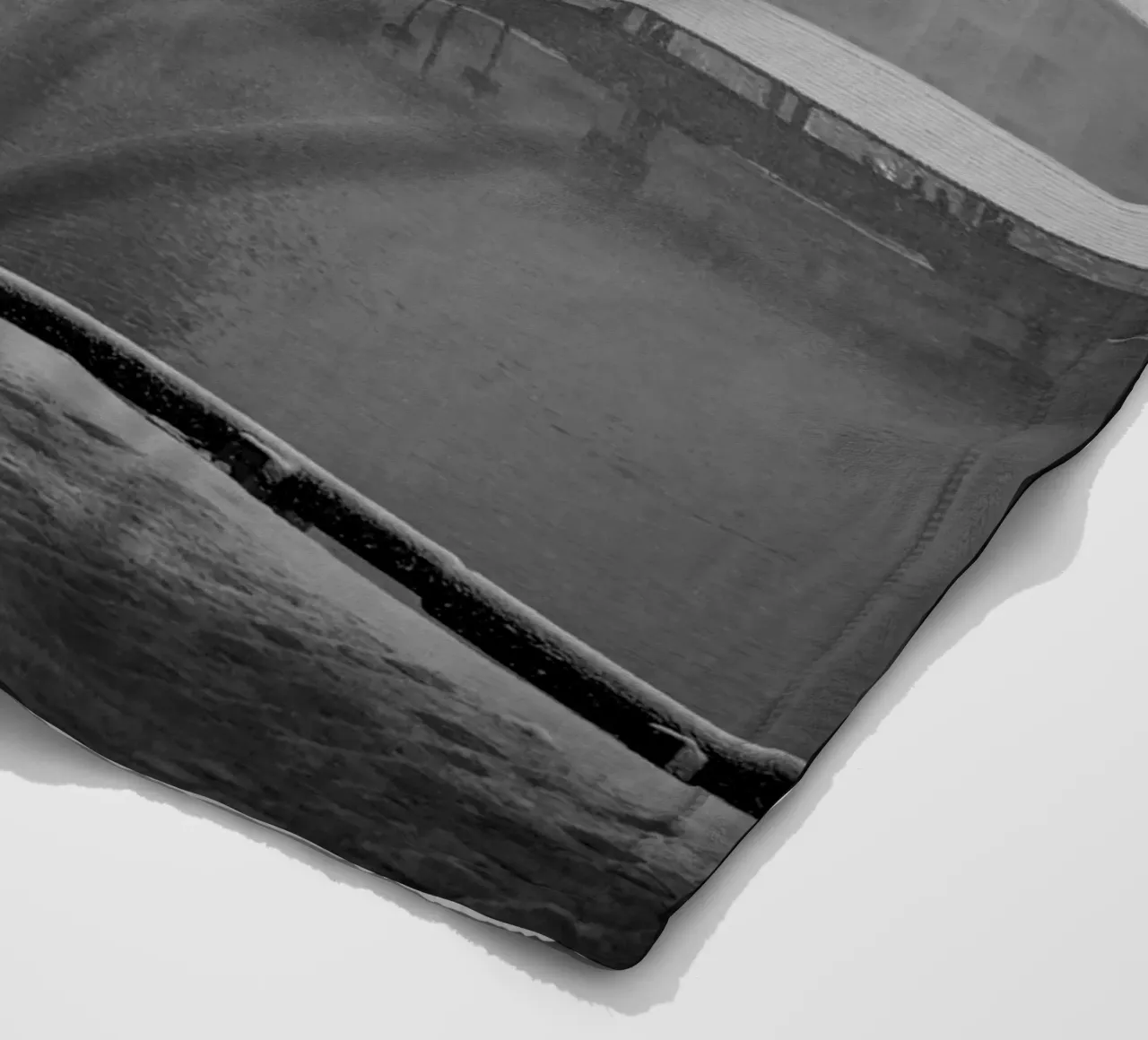 Inverno lucernese: Ponte della Cappella in bianco e nero coperta in pile da LucernePictures