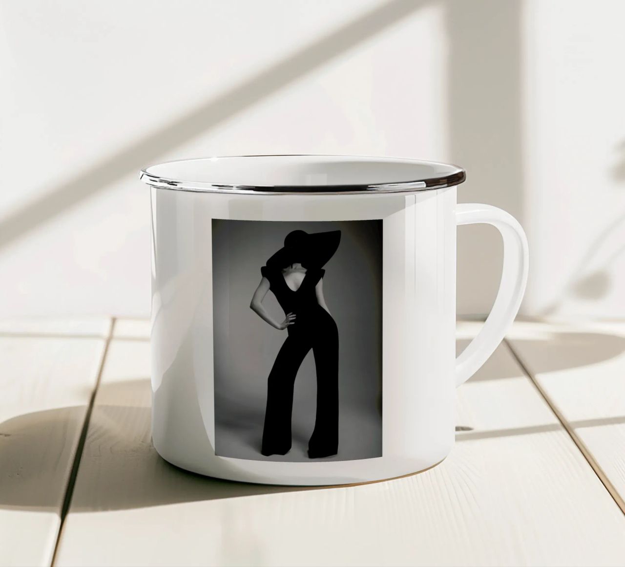 Silhouette tazza in smalto da Runway Collective