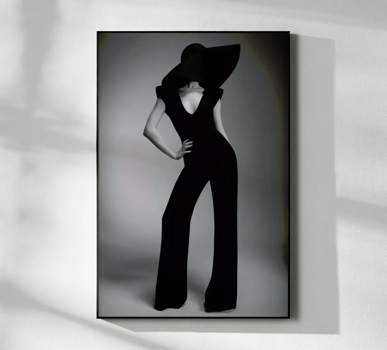 Silhouette plexiglass da Runway Collective