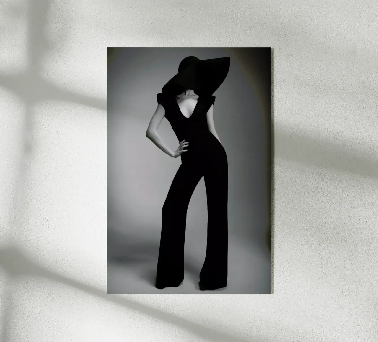 Silhouette plexiglass da Runway Collective