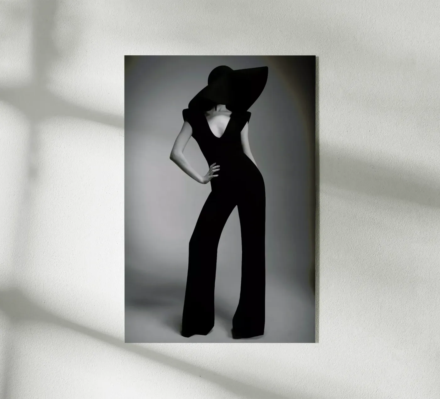 Silhouette plexiglass da Runway Collective