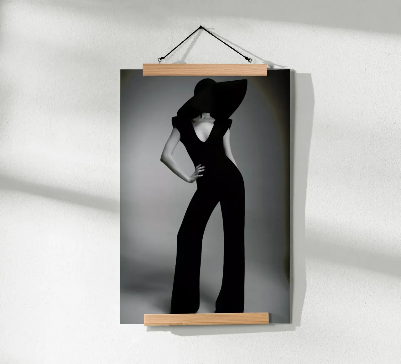 Silhouette poster con telaio in plastica da Runway Collective