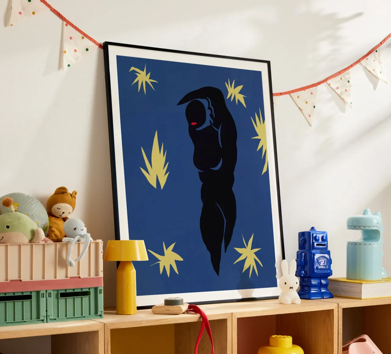 Figura ritagliata dopo matisse poster con telaio in legno da Little Dean