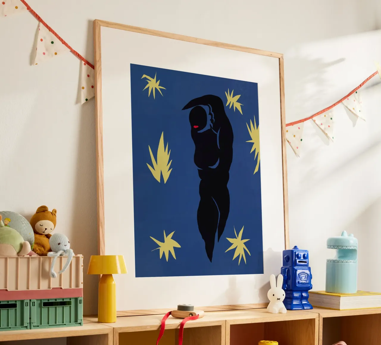 Figura ritagliata dopo matisse poster con telaio in legno da Little Dean