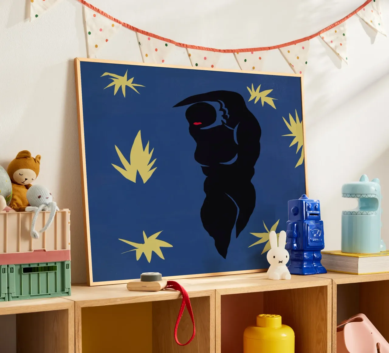 Figura ritagliata dopo matisse poster con telaio in legno da Little Dean