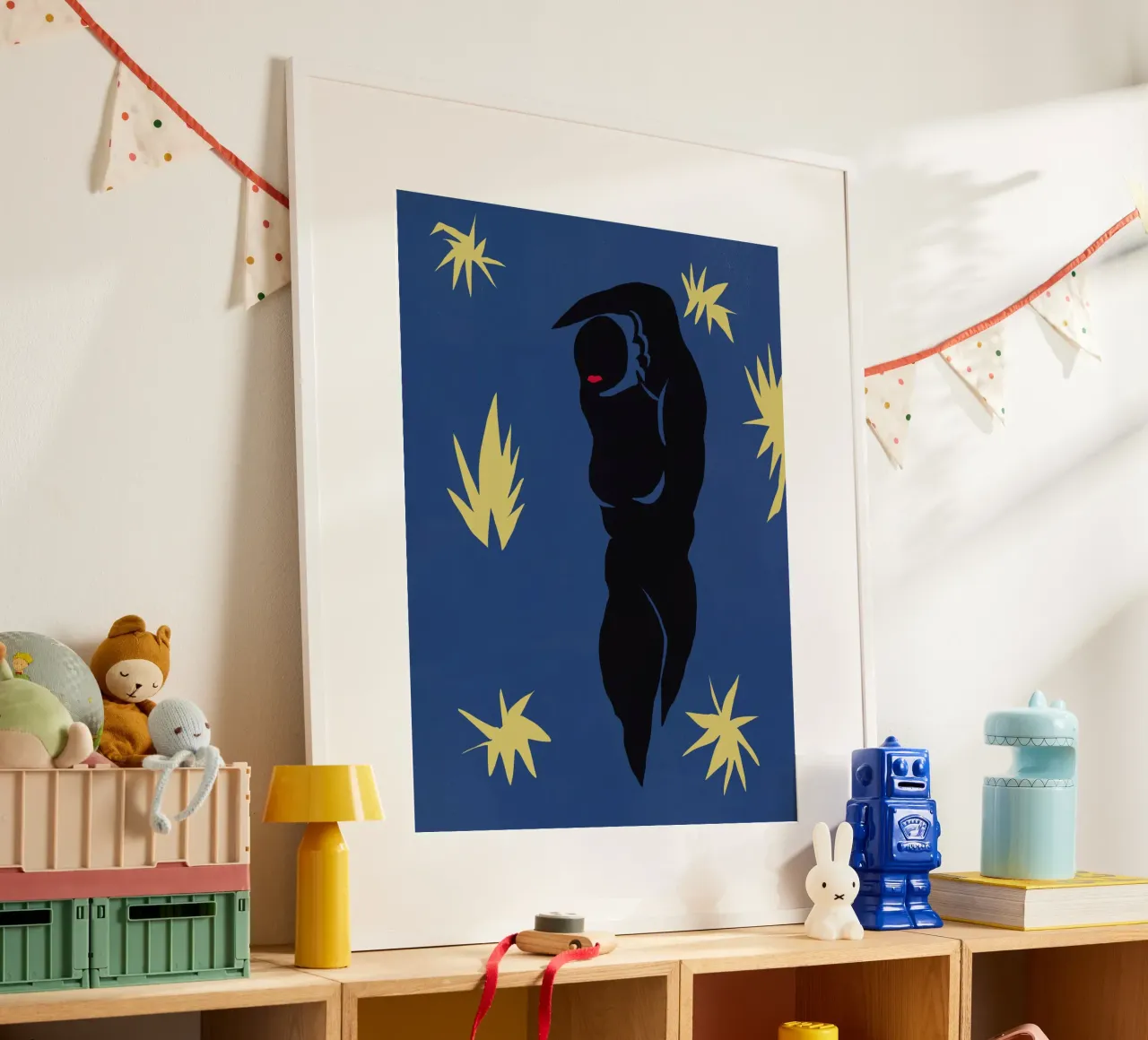 Figura ritagliata dopo matisse poster con telaio in legno da Little Dean