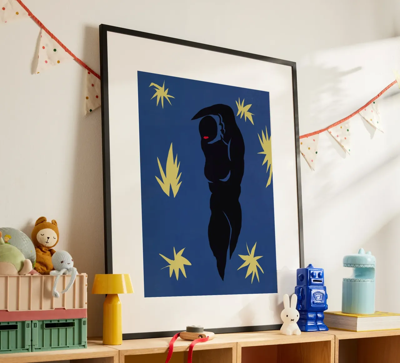 Figura ritagliata dopo matisse poster con telaio in legno da Little Dean