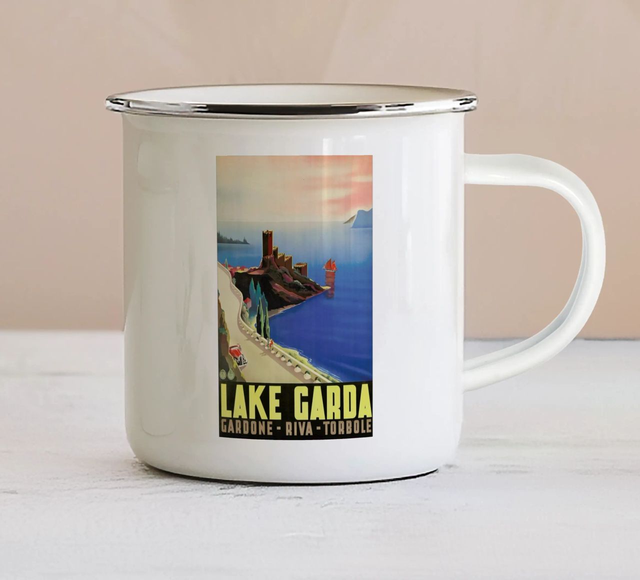 Lake Garda Emaille Tasse von ARTOTHEK