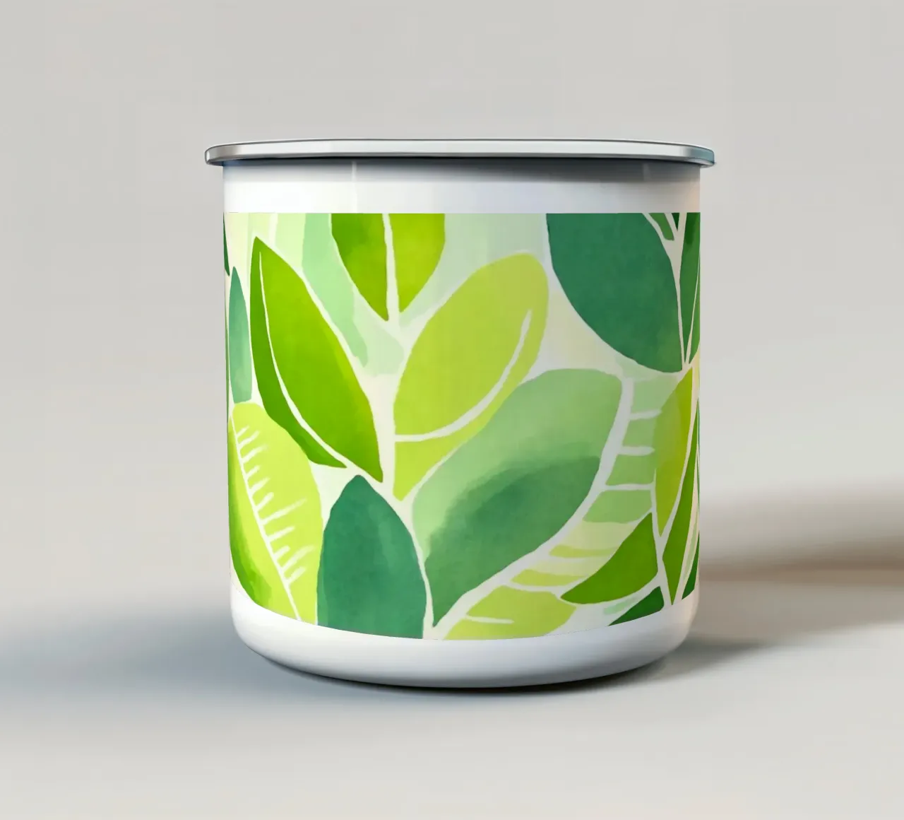 Fogliame verde lussureggiante di ispirazione matissiana tazza in smalto da Andrea Haase Modern Home