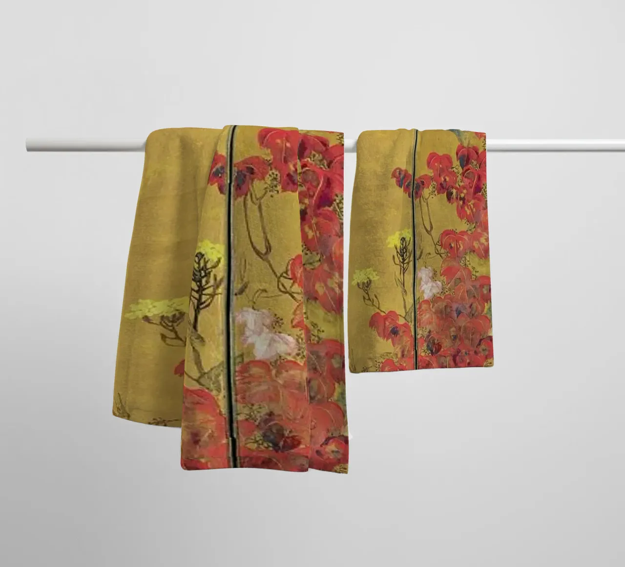 Autumn Flowers and Tree Trunk asciugamano da bagno da ARTOTHEK