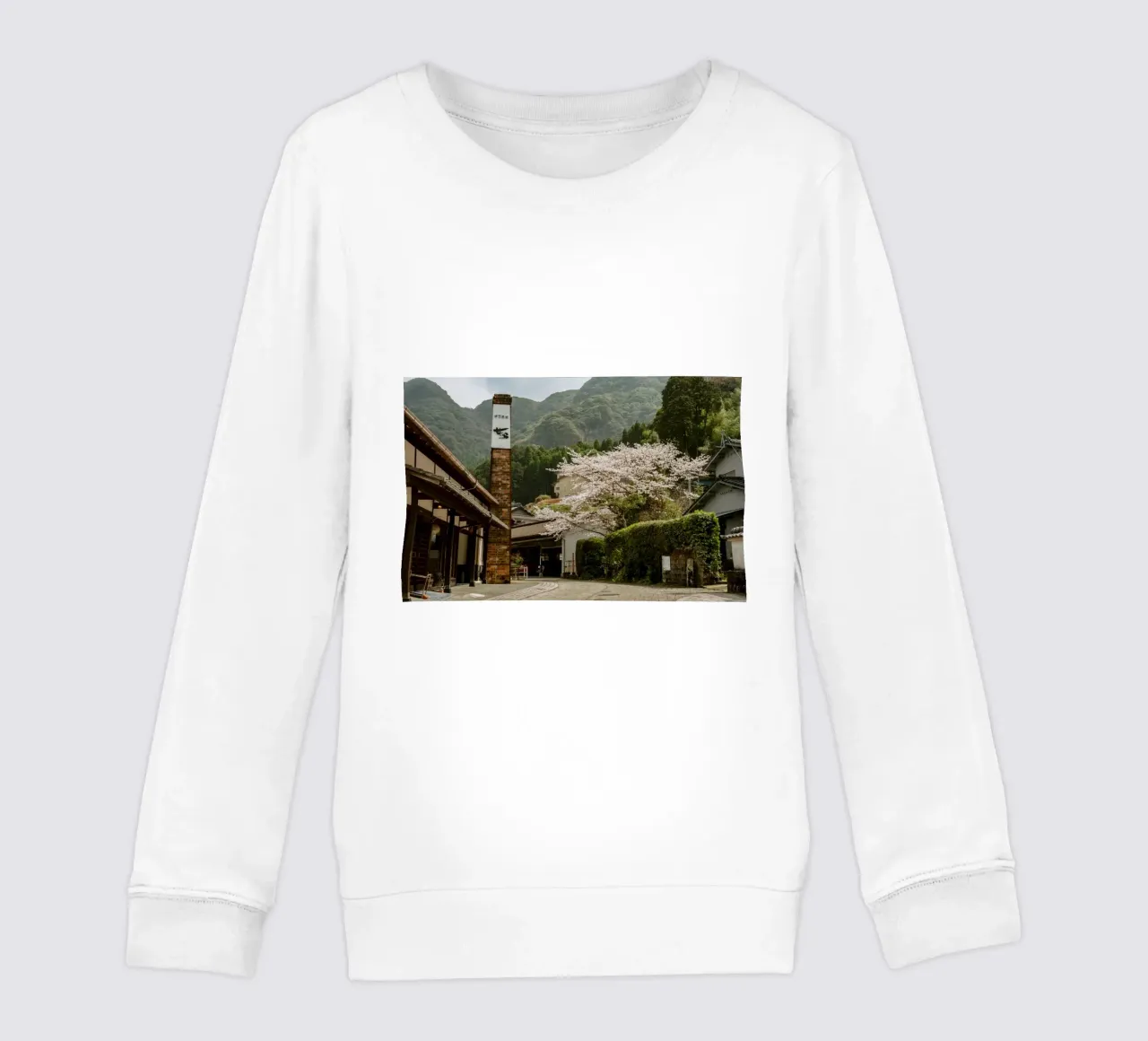 Okawachiyama-Kirschblüten - Kyushu, Japan Kinder Sweatshirt von Marcel Bisig