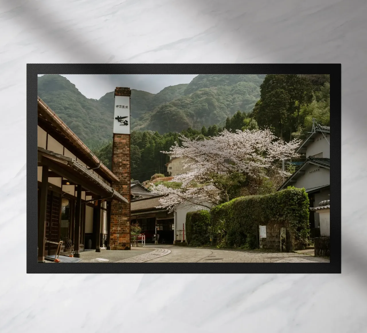 Fiori di ciliegio di Okawachiyama - Kyushu, Giappone zerbino da Marcel Bisig