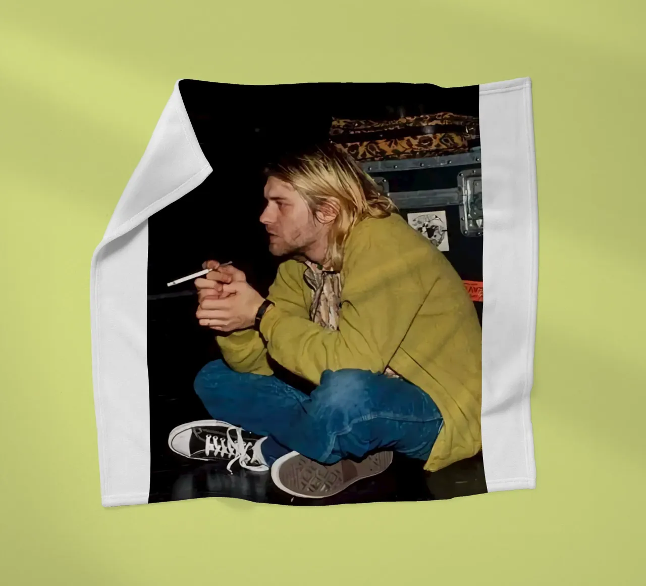 Kurt Cobain che fuma coperta in pile da HUMMERSONIC