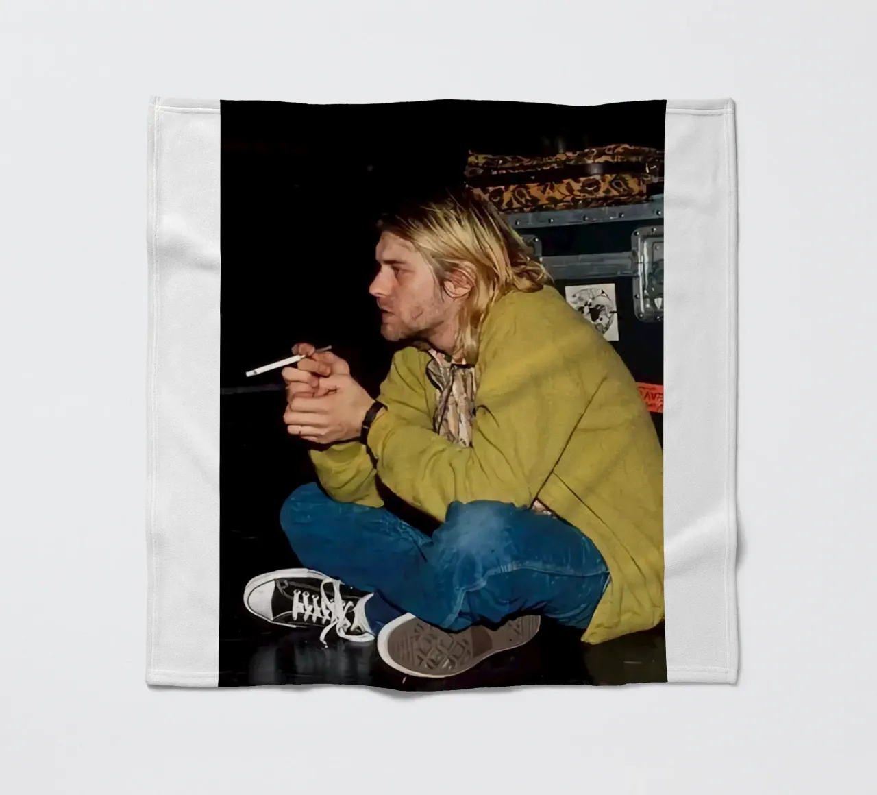 Kurt Cobain che fuma coperta in pile da HUMMERSONIC
