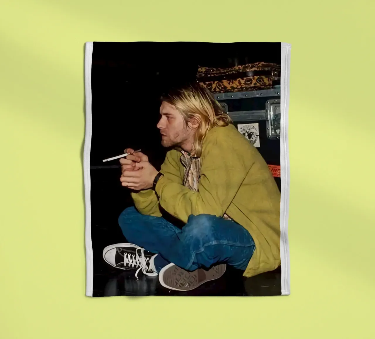 Kurt Cobain che fuma coperta in pile da HUMMERSONIC