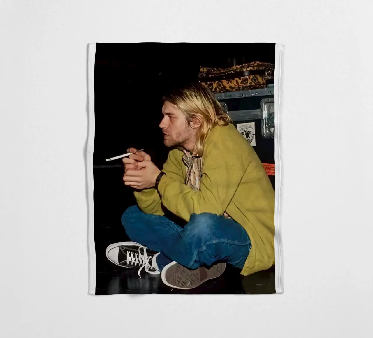 Kurt Cobain che fuma coperta in pile da HUMMERSONIC
