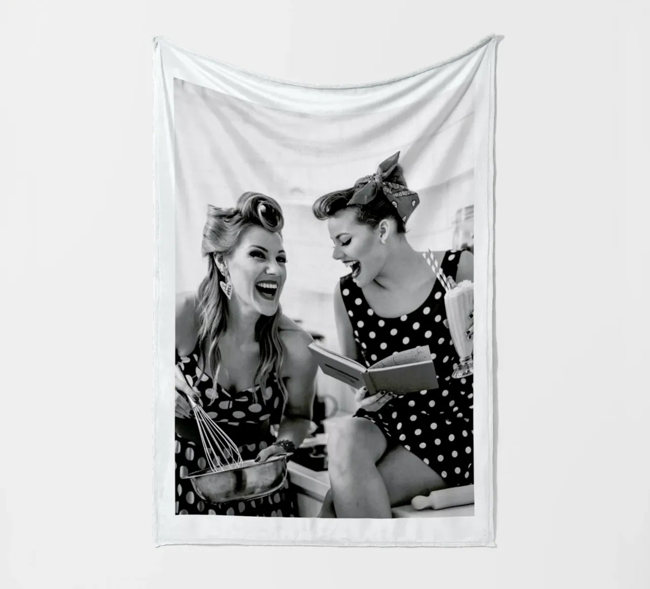 Polka Dots II coperta in pile da Runway Collective