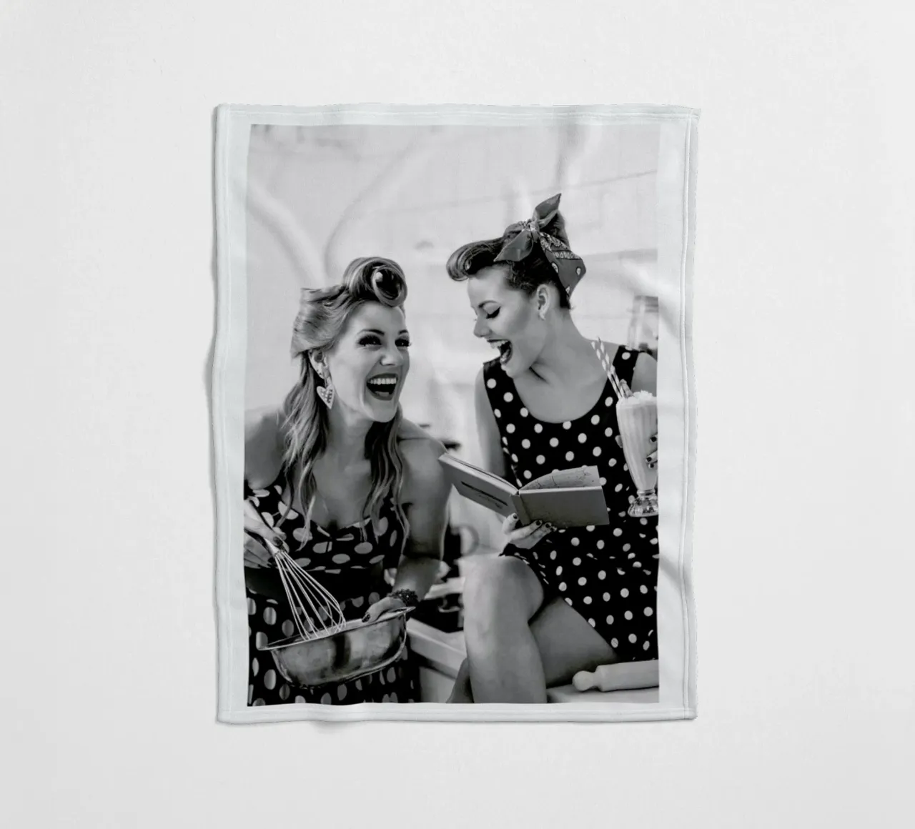 Polka Dots II coperta in pile da Runway Collective
