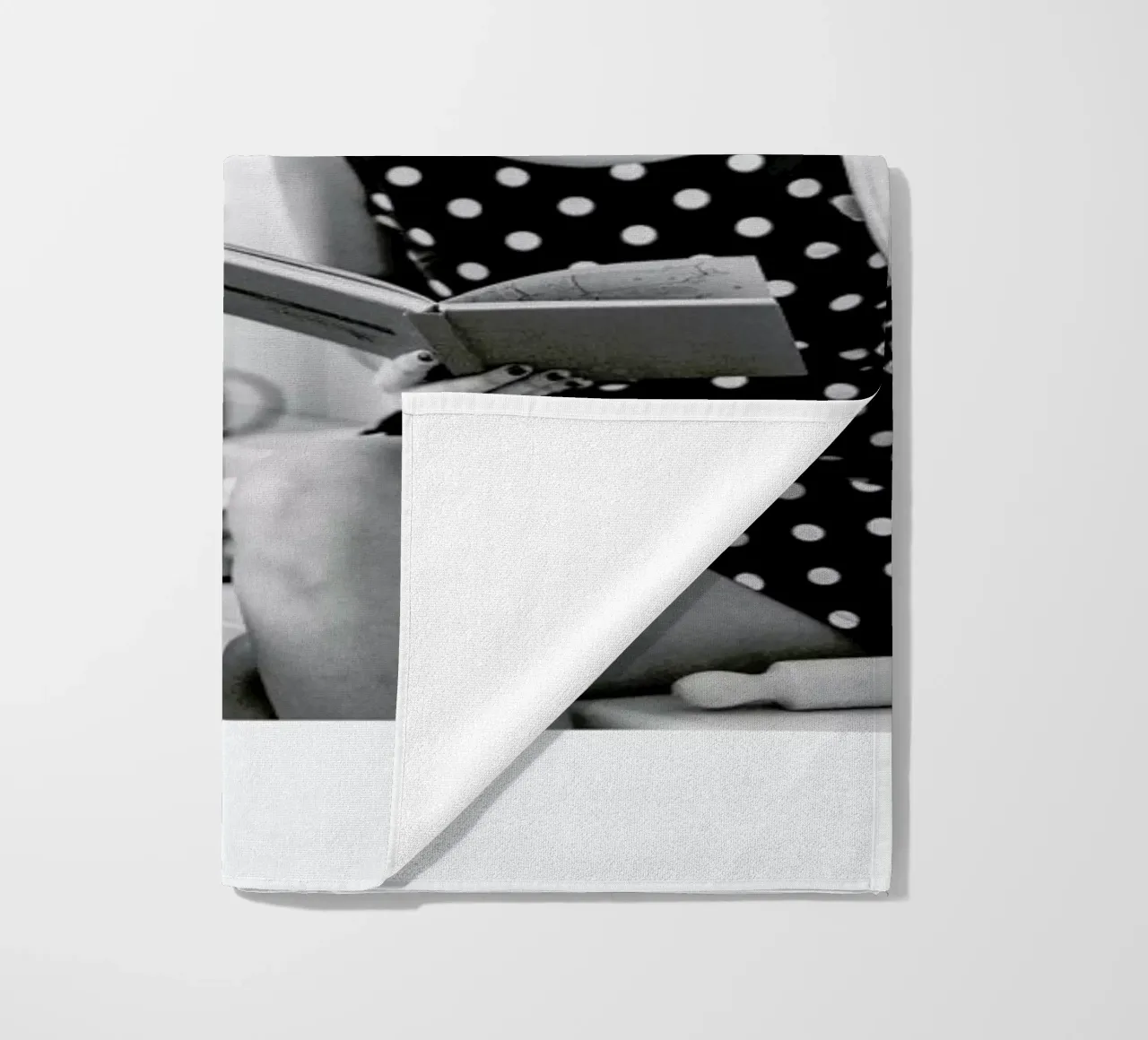 Polka Dots II telo mare da Runway Collective