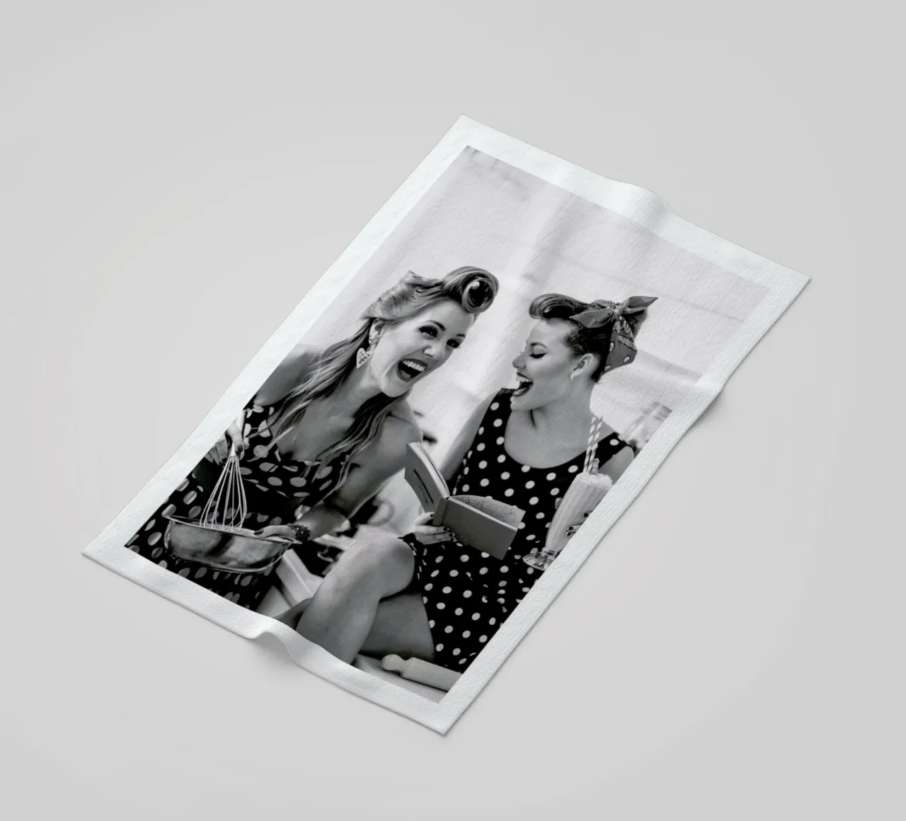 Polka Dots II telo mare da Runway Collective