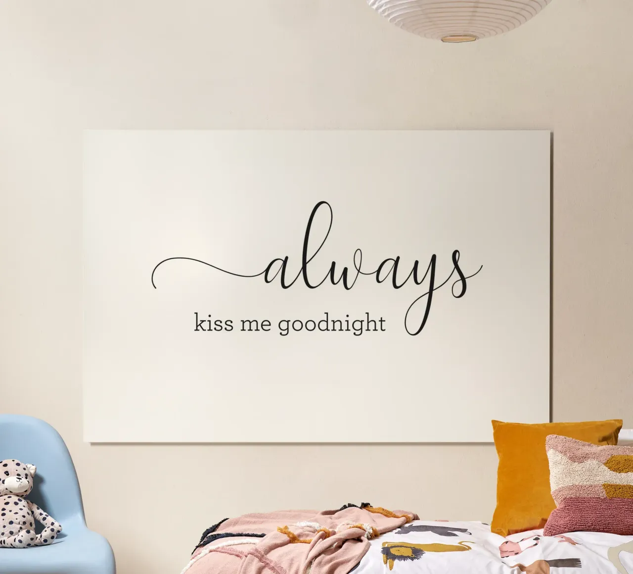 Baciami sempre la notte poster con telaio in plastica da NouveauPrints