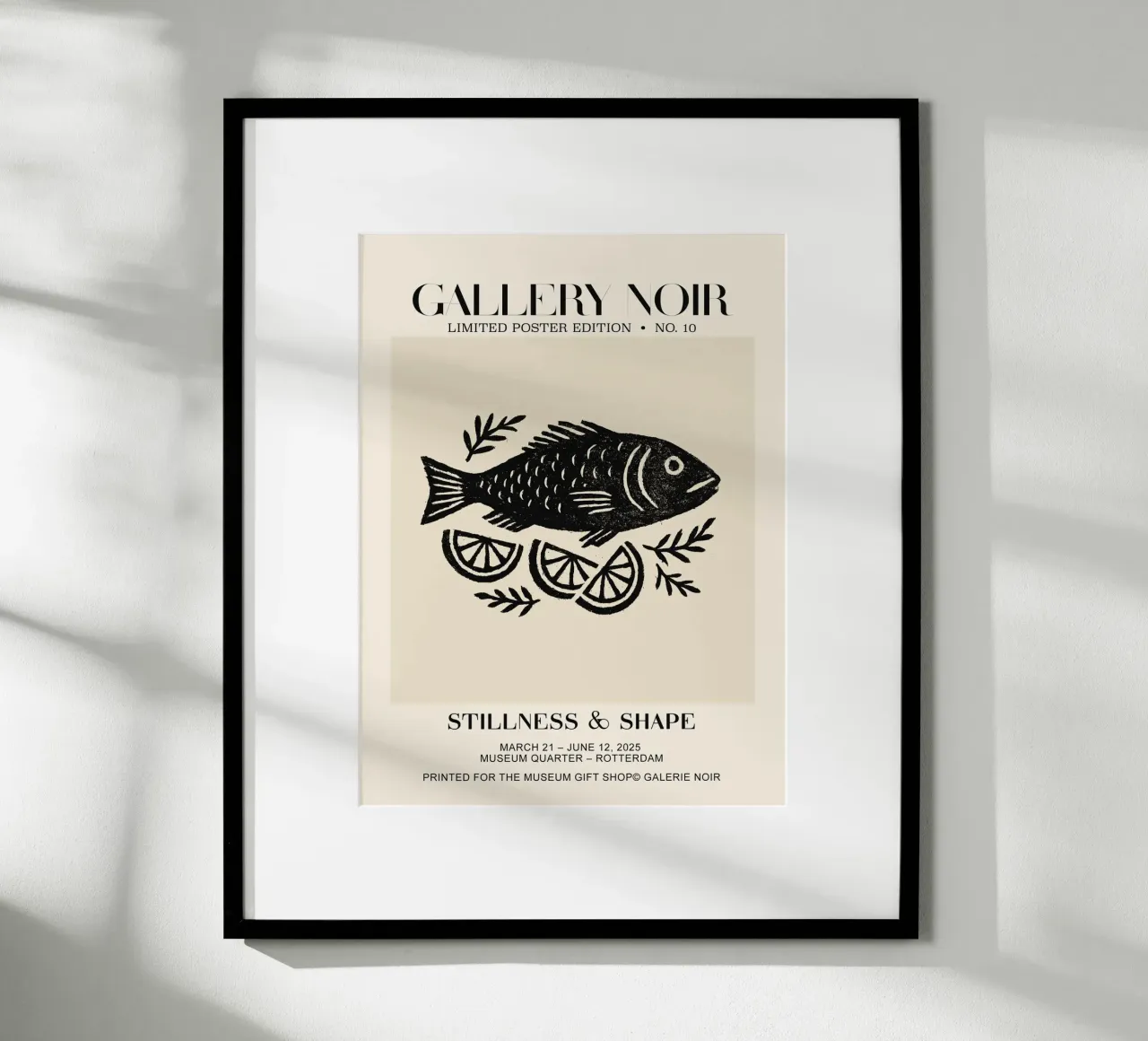 Gallery Noir No 10 poster con telaio in legno da treechild