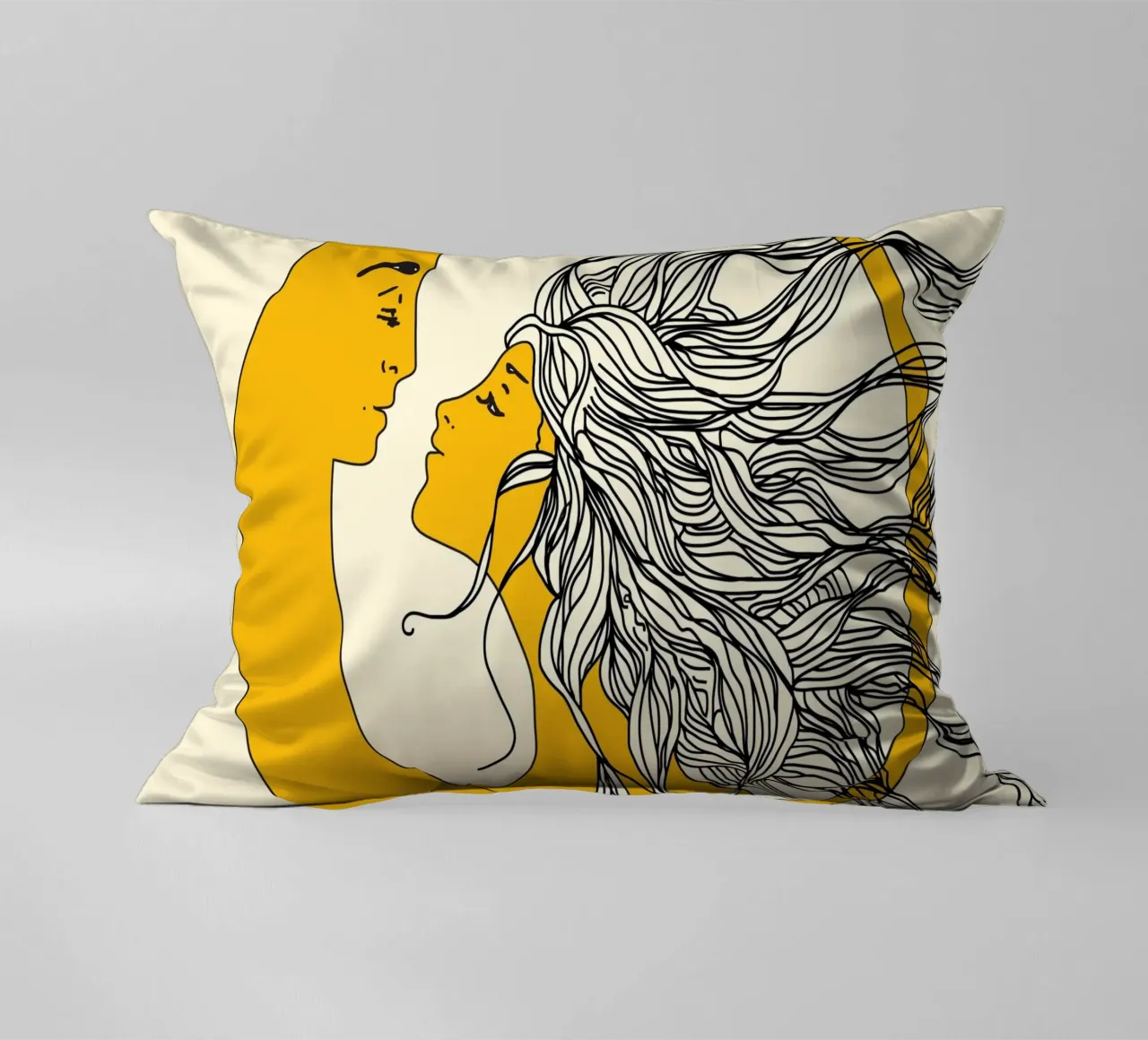 Sun and Moon cuscino da Nadjaa