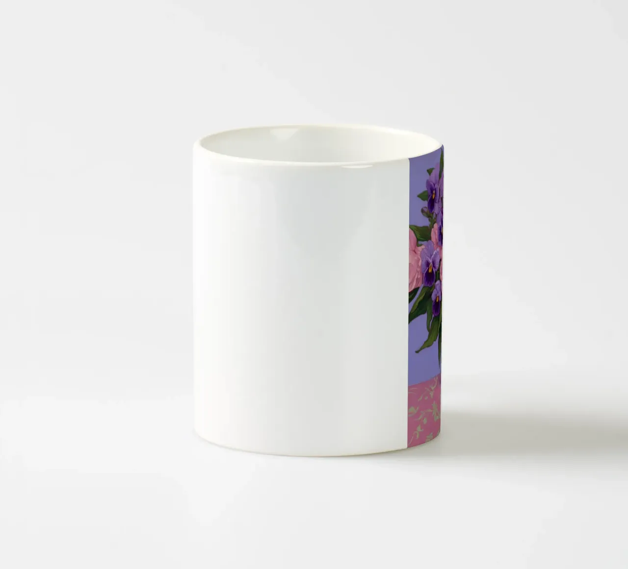 Viole in fiore con uccelli tazza in ceramica da Carinaprint