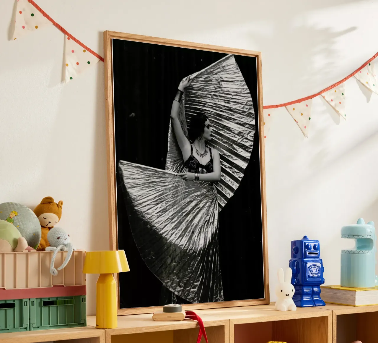 Gold Wrapped plexiglass da Runway Collective