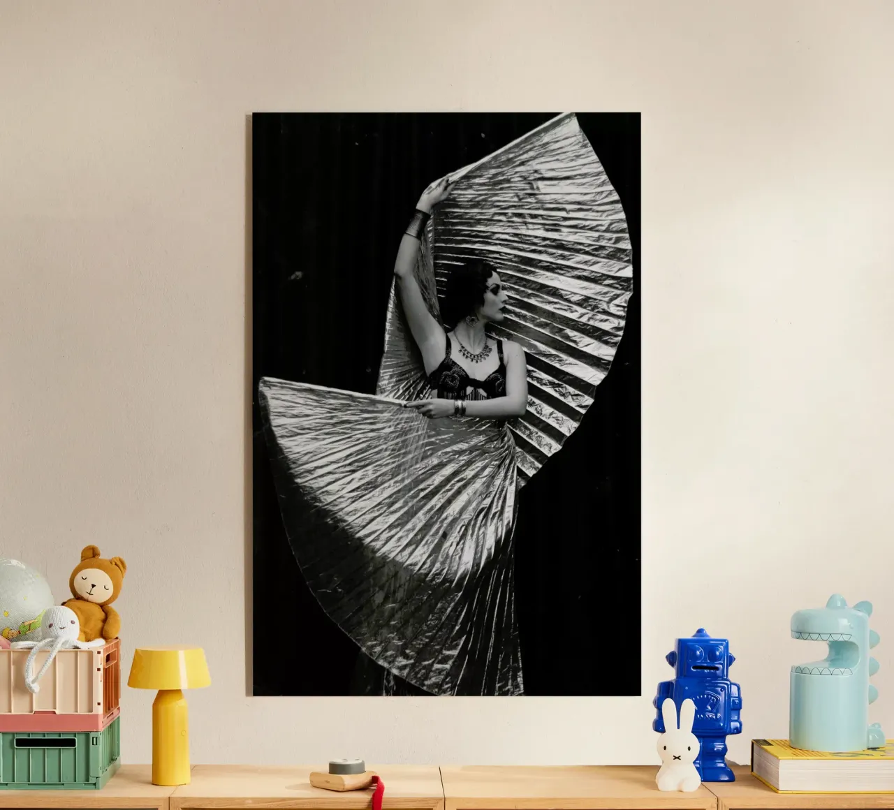 Gold Wrapped plexiglass da Runway Collective