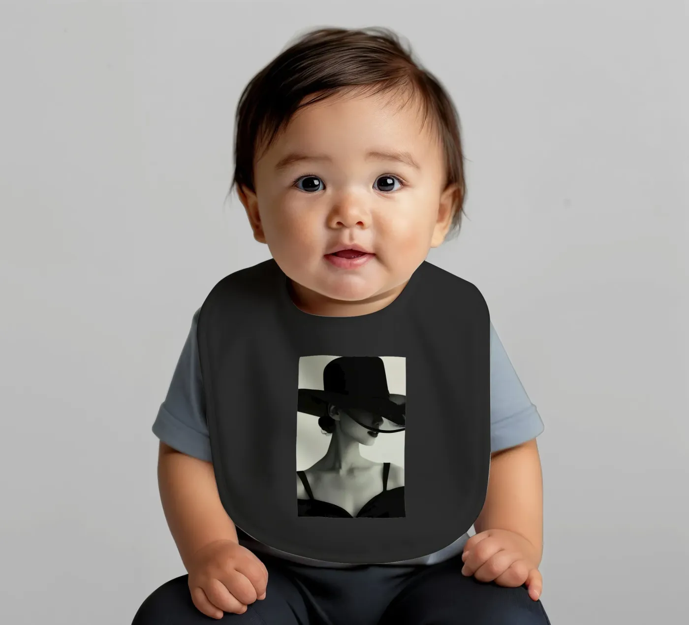 Donne e cappello nero bavaglino da Lorraine Mooore