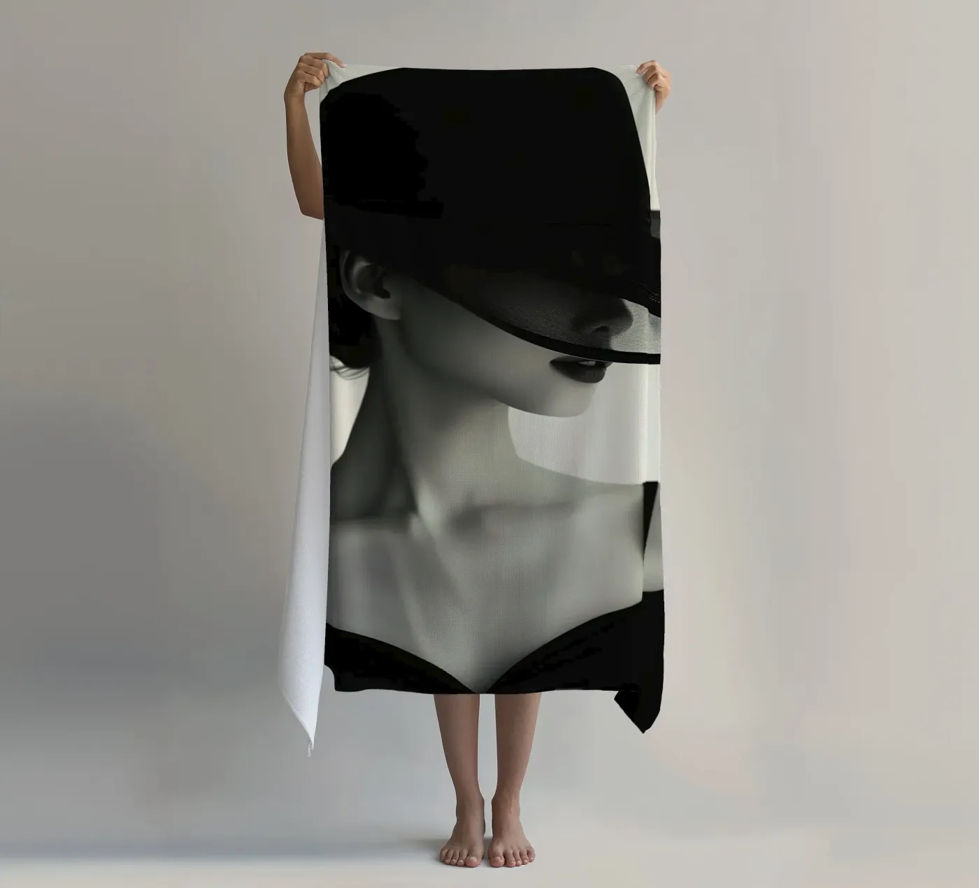 Donne e cappello nero telo mare da Lorraine Mooore