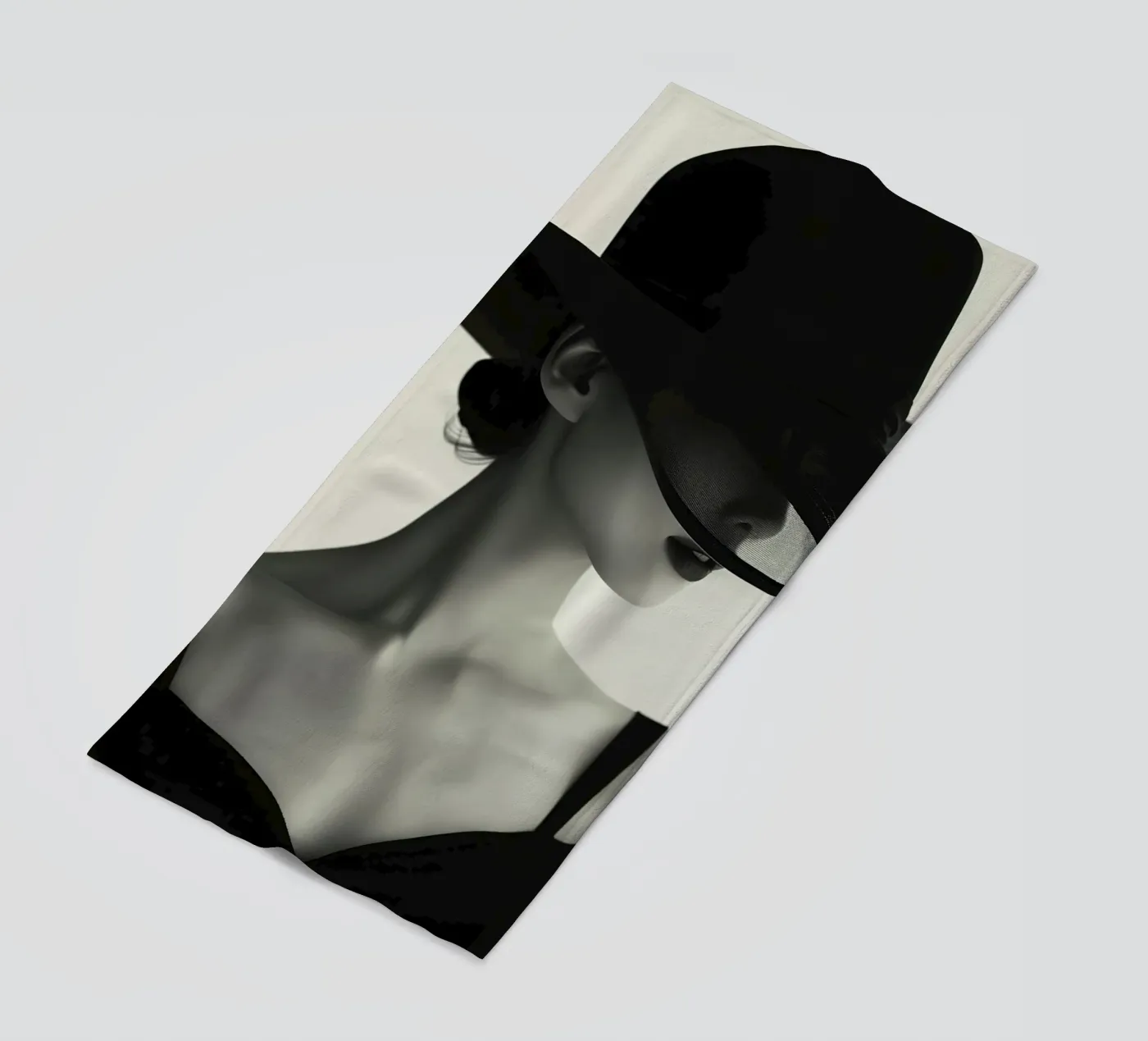 Donne e cappello nero telo mare da Lorraine Mooore