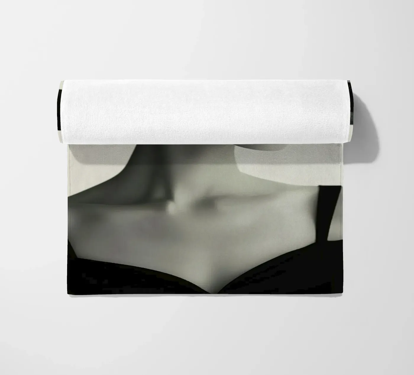 Donne e cappello nero telo mare da Lorraine Mooore