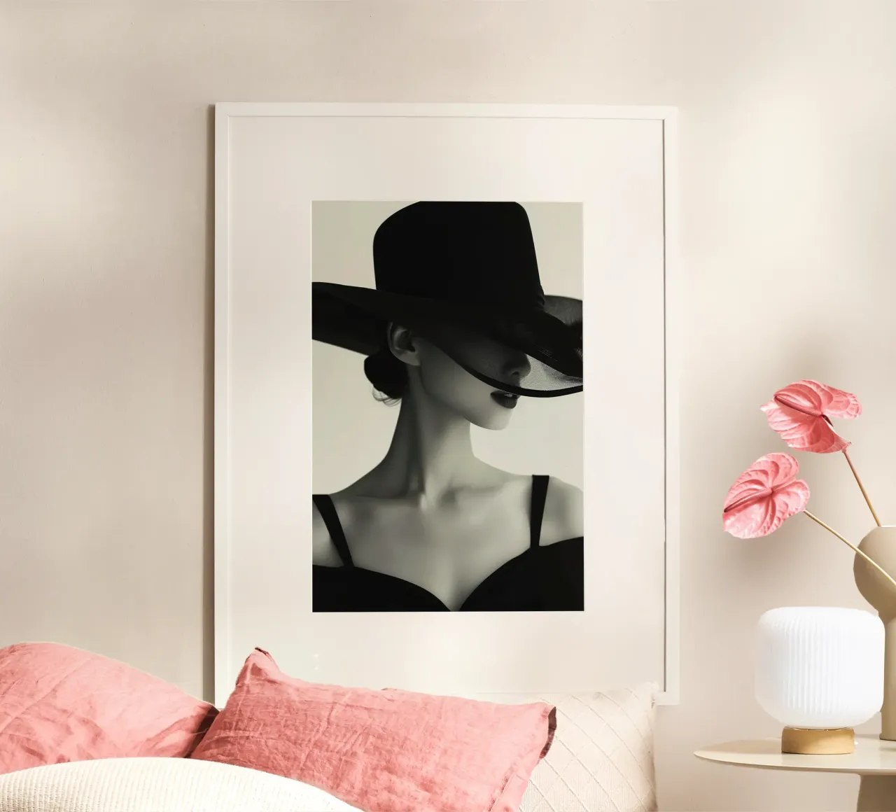 Donne e cappello nero poster con telaio in alluminio da Lorraine Mooore