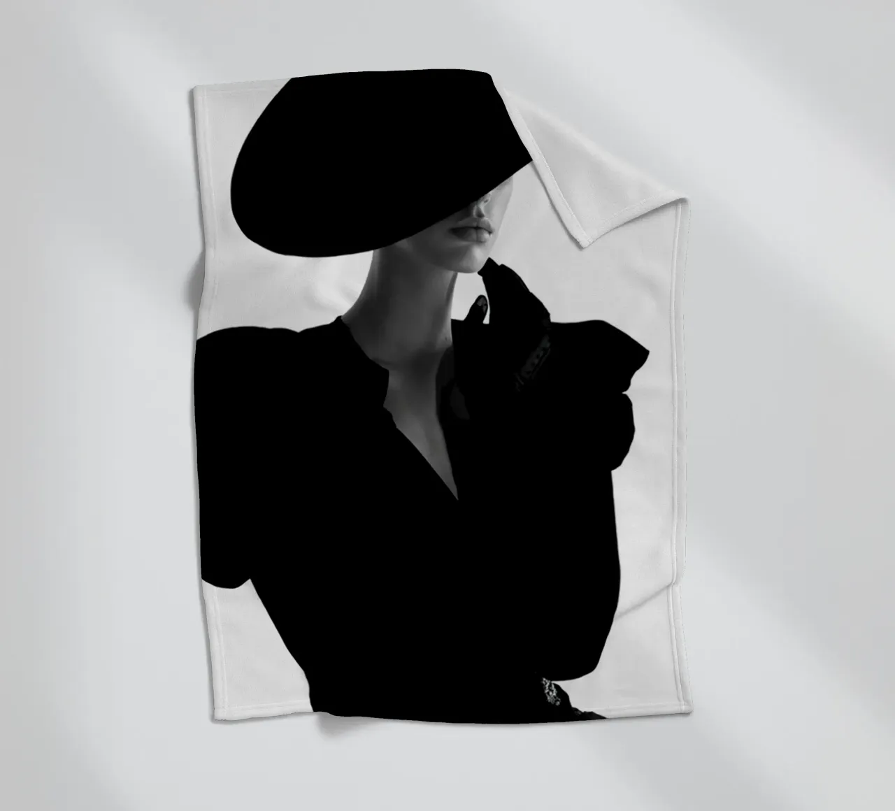 Donne in bianco e nero coperta in pile da Lorraine Mooore