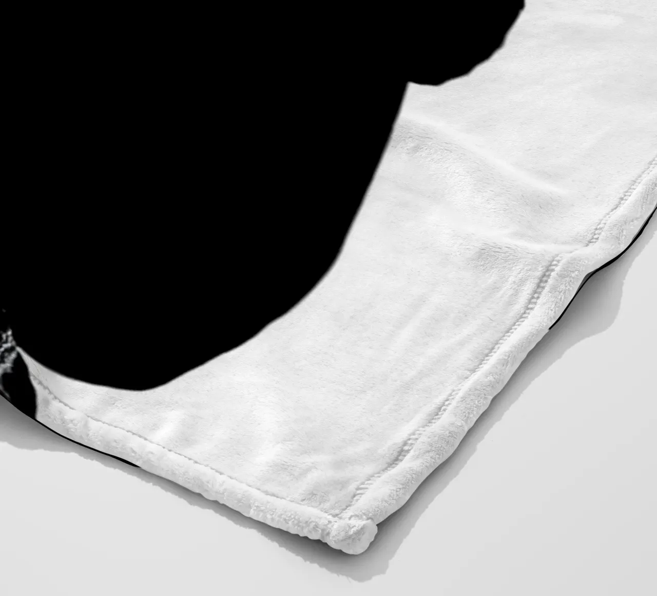 Donne in bianco e nero coperta in pile da Lorraine Mooore