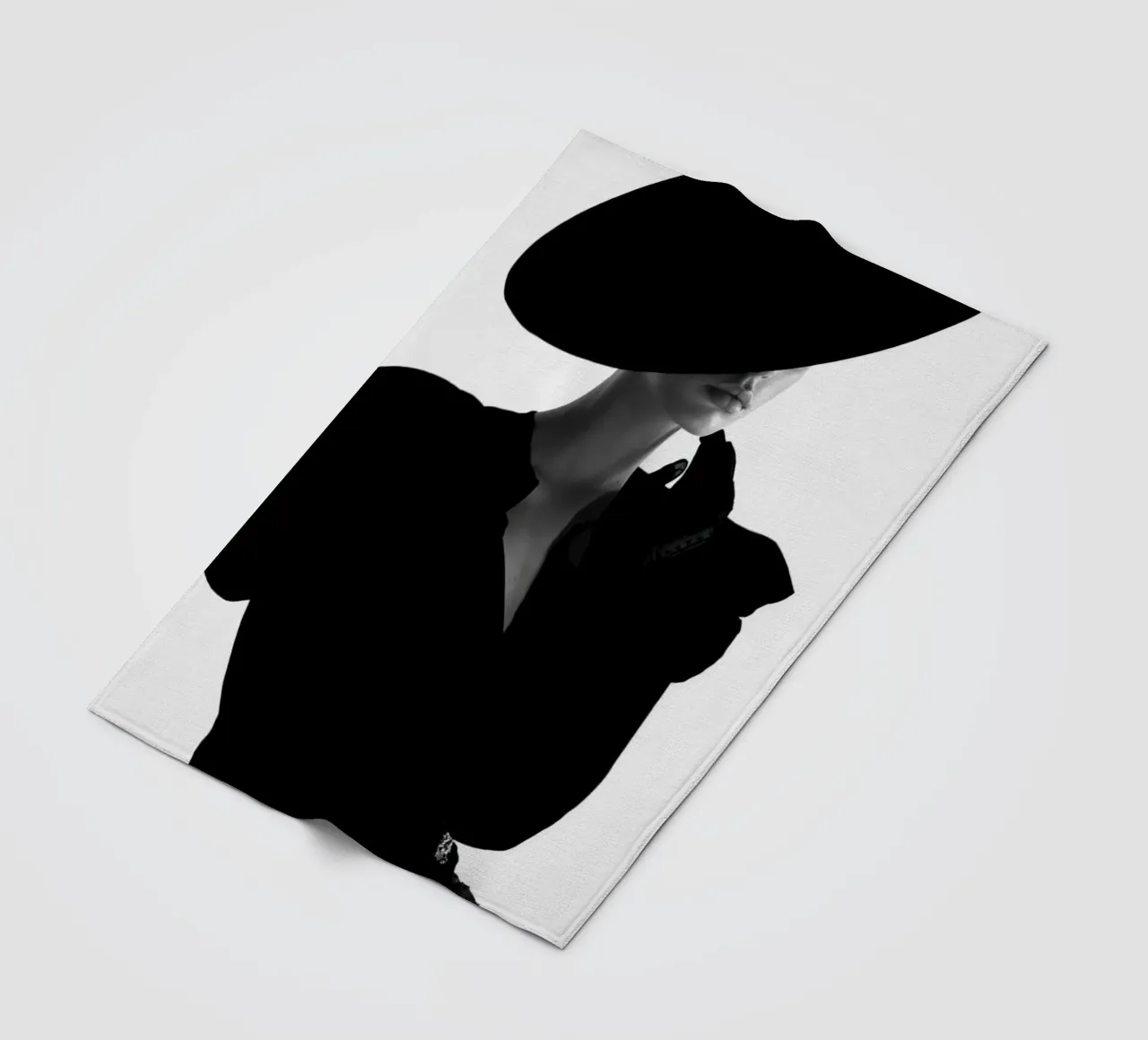Donne in bianco e nero coperta in pile da Lorraine Mooore