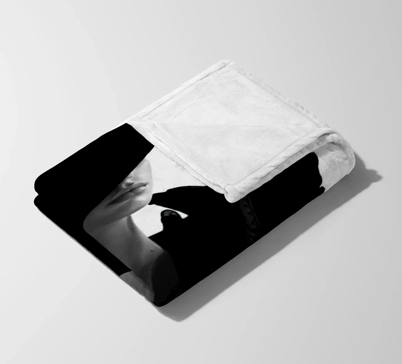 Donne in bianco e nero coperta in pile da Lorraine Mooore