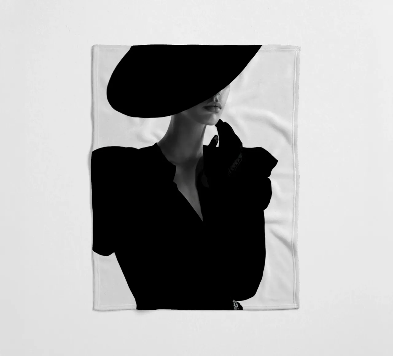 Donne in bianco e nero coperta in pile da Lorraine Mooore