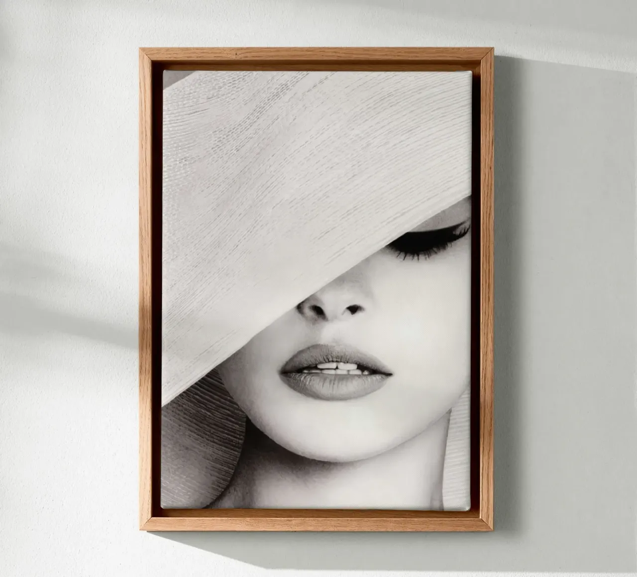 Schattige vrouwen canvas met Baklijst van Lorraine Mooore