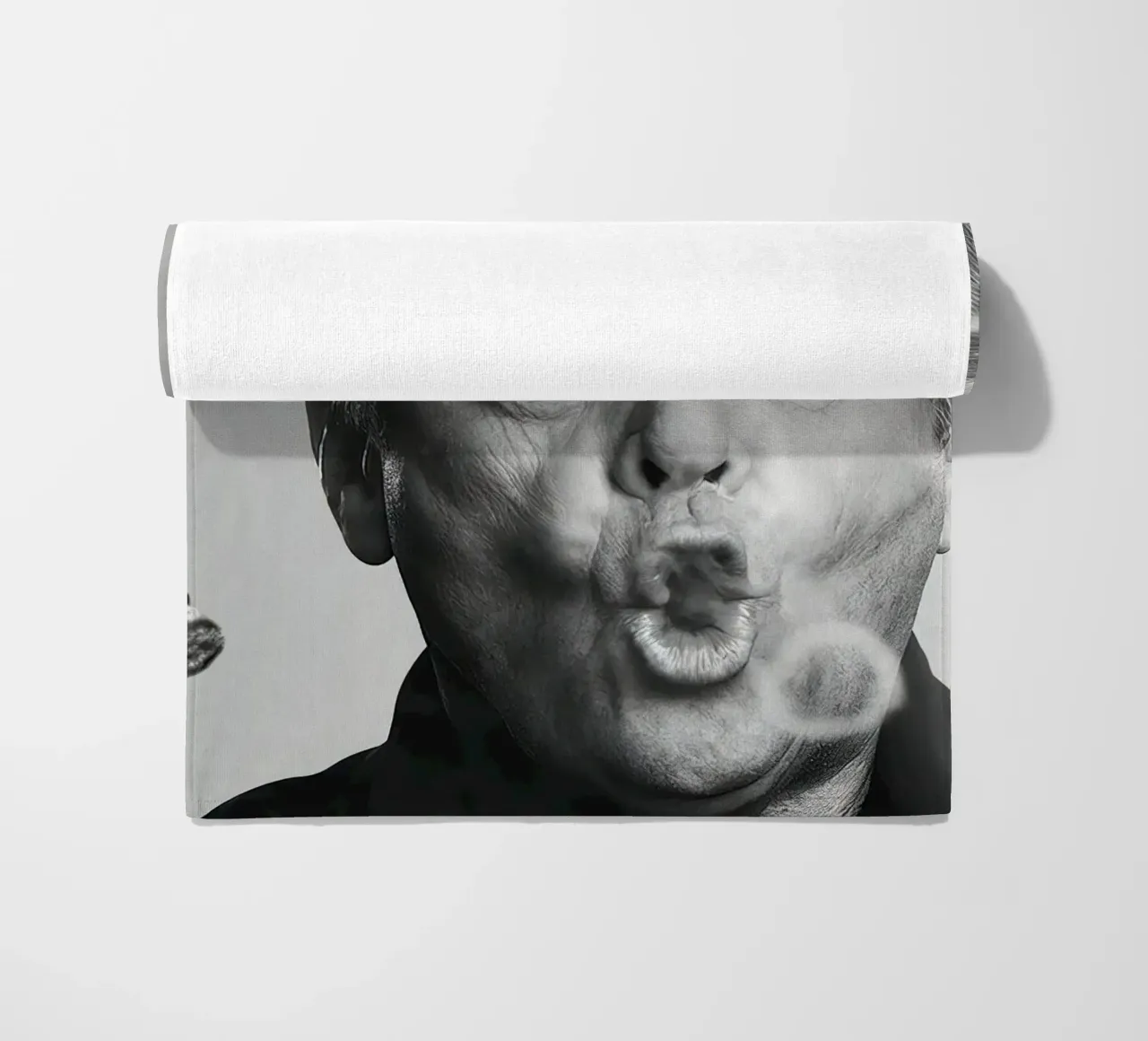 Anelli di fumo di sigaro telo mare da Takeme