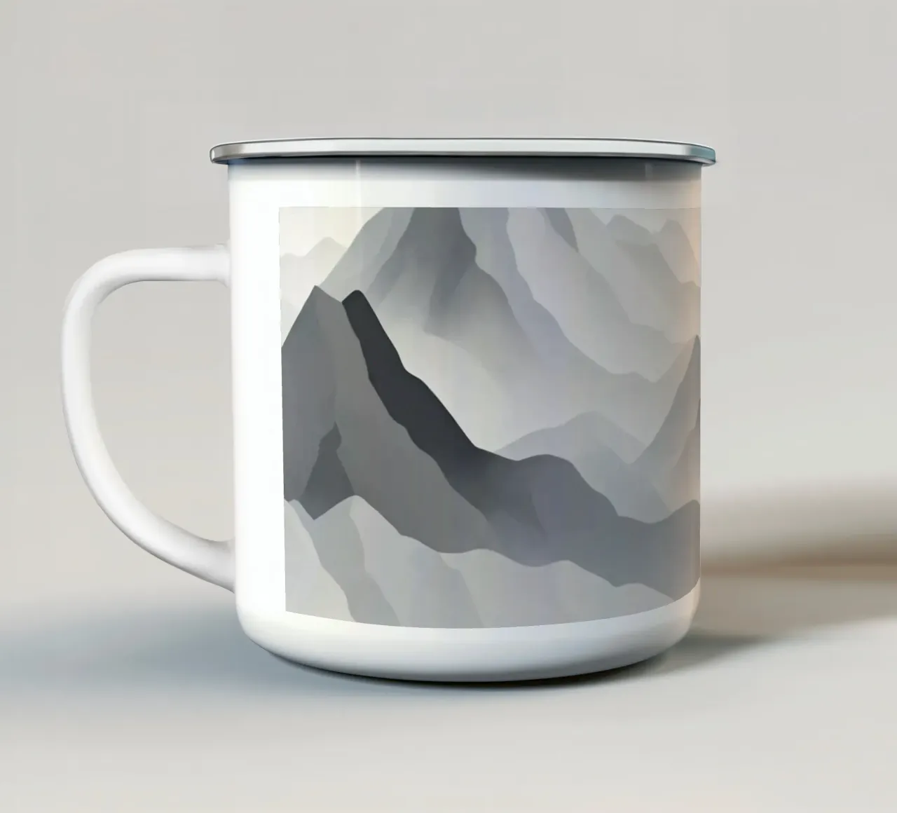 Berglandschaft in Graustufen, die Schichten von Gipfeln zeigt Emaille Tasse von DesignDoodle